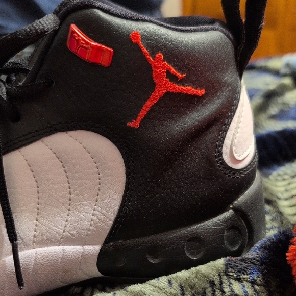 Jordan Men's Black and White Sneakers with Red Accent - Picture 2 of 4